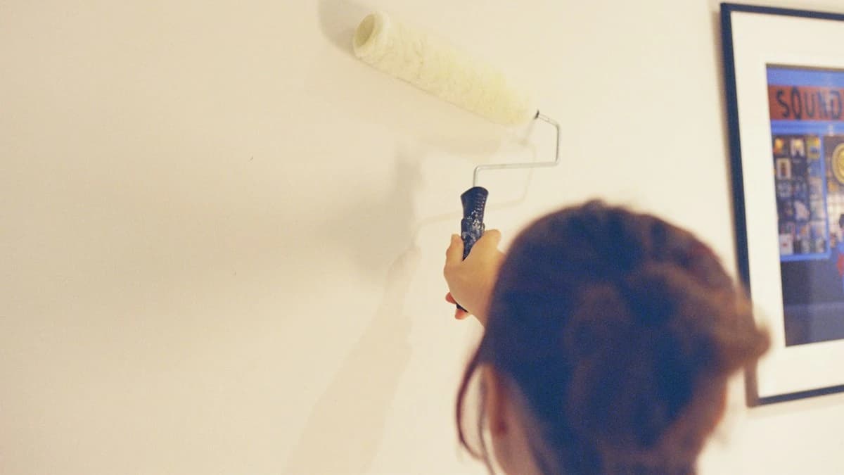 FlowAIVideo use case: homeowner repainting a wall