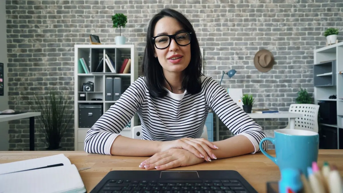 FlowAIVideo use case: course creator presenting a lesson to camera